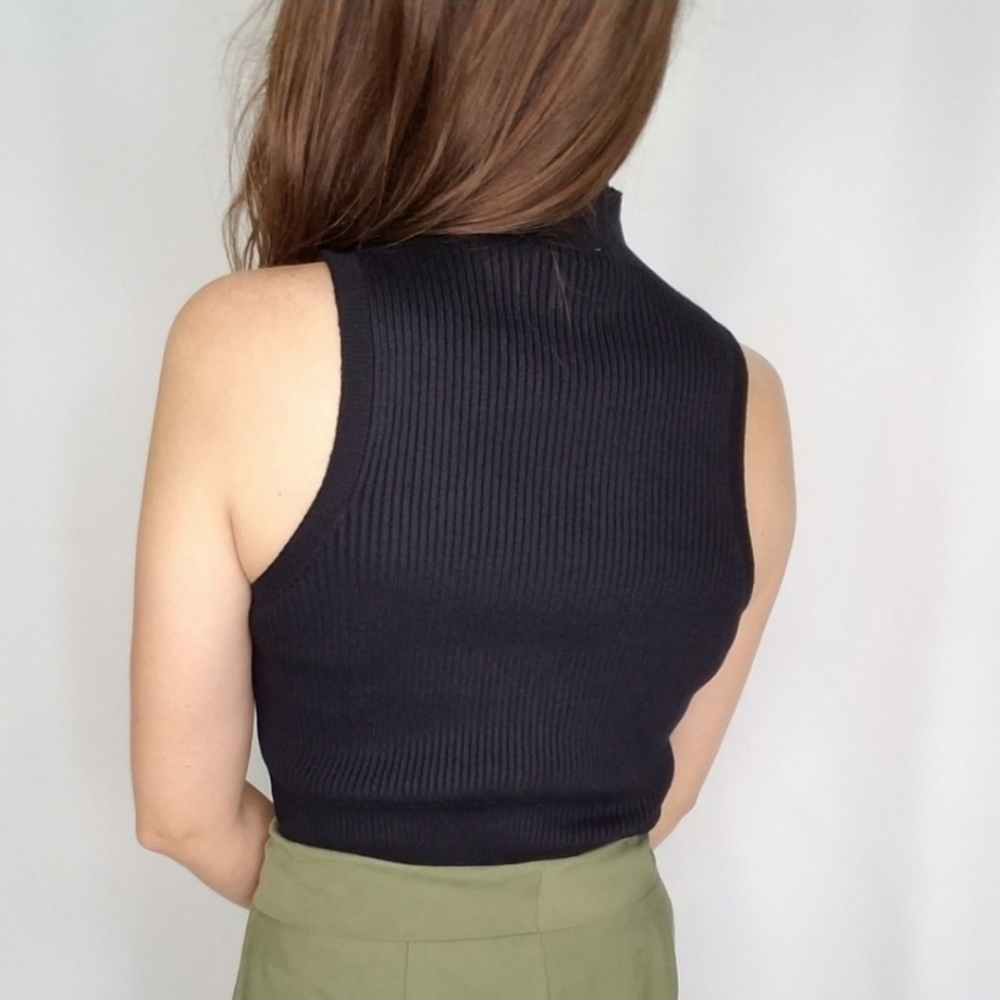Gilli Black Mock Neck Ribbed Knit Sleeveless Top - Picture 3 of 4